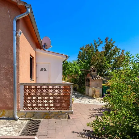 Sabina Mit Zwei Und Pool By Interhome Σπίτι διακοπών Πούλα