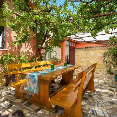 Sabina Mit Zwei Und Pool By Interhome *